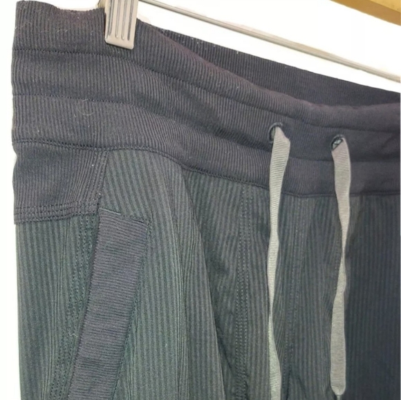 COPY - LULULEMON Dance Studio Women's Size 4 Reg - Picture 4 of 11